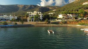 Antikyra Beach Hotel