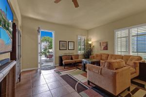 Three-Bedroom Apartment room in Barefoot Villa