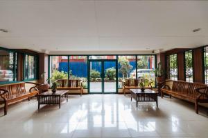 RedDoorz at Moonwalk Paranaque