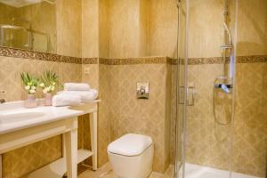 Deluxe Family Suite room in Emerald Suites
