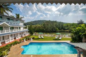 Stone Wood Riverfront Resort, Siolim