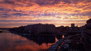 Hotels B&B HOTEL Sete Centre Gare : photos des chambres