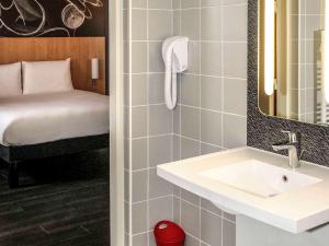 Hotels Ibis Saint-Genis-Pouilly Geneve : photos des chambres