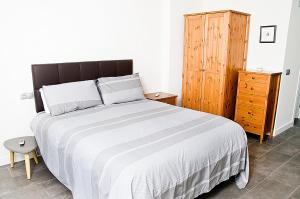 Stunning studio.Seaview with balcony and pool.