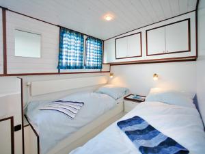 Bateaux-hotels Hausboote in Niderviller : Péniche - Kormoran 1140