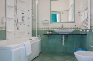 Junior Suite with Sea View and Access to Thermal Park