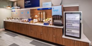 Holiday Inn Express & Suites Lindale - Tyler by IHG