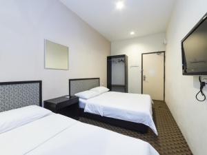 Comfort Triple Room room in Raintree Hotel