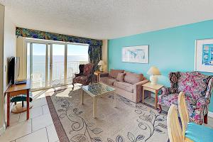 Three-Bedroom Apartment room in New Listing! Beachfront Resort with Epic Amenities condo