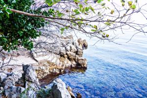 Deluxe Beachfront Apartment Klara, Lovran