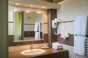Hotels Hotel Les Mesanges : photos des chambres