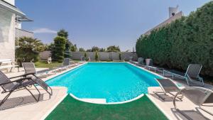 Luxury villa Nicol with pool and sea view 300m from the beach