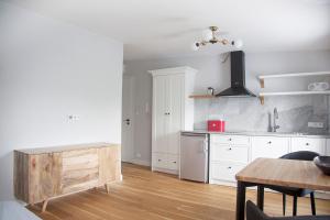 Quiet Warsaw Village Neighborhood, close to Metro, Center