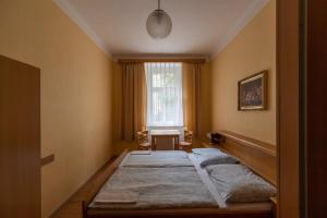 Double Room with Private Shower room in Hostel Dakura