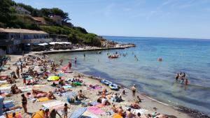 Grand T2 vue mer calme climatisé 500 m village et plage parking gratuit