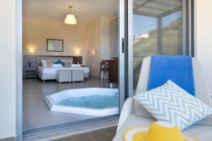 Pasithea Honeymoon Suite, Hot Tub, Sea View