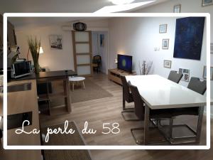 Appartements La perle du 58 - T2 Parking Wifi Terrasse CLIM : photos des chambres