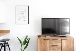 Beautiful Apartment In Leafy Victorian Neighbourhood