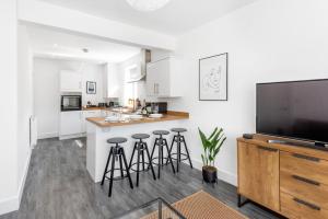 Beautiful Apartment In Leafy Victorian Neighbourhood