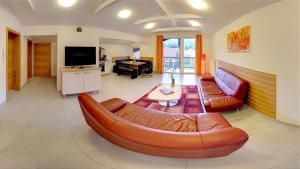 Three-Bedroom Apartment room in Karglhof Villa