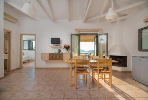 Gialova Villa Sleeps 4 Pool Air Con WiFi Messinia Greece