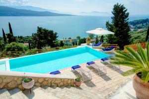 Lygia Villa Sleeps 6 Pool Air Con WiFi Lefkada Greece