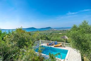 Gialova Villa Sleeps 2 Pool Air Con WiFi Messinia Greece