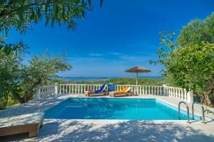 Gialova Villa Sleeps 2 Pool Air Con WiFi Messinia Greece