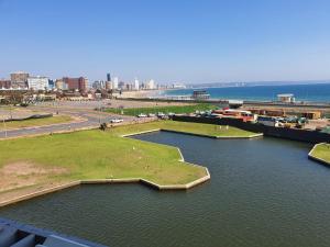 Accommodation Front - Gorgeous 4 Sleeper Beachfront Apartment