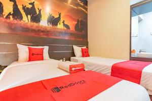 RedDoorz near Stadion Sanaman Mantikei