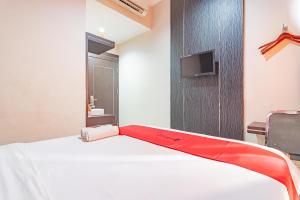 RedDoorz near Stadion Sanaman Mantikei