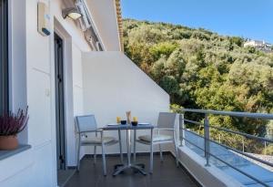 Apartment with Balcony and Sea View