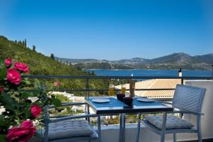 Apartment with Balcony and Sea View