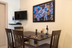 Apartment with Balcony and Sea View