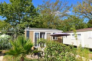 Campings Camping Domaine Du Golfe De Saint Tropez : photos des chambres