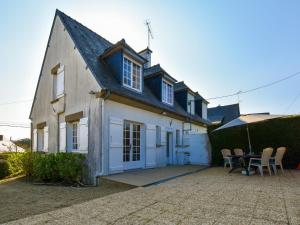 Maisons de vacances Holiday home in Saint Cast Le Guildo with garden : photos des chambres