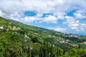 To Stefani tis Makrinas Pelion Greece