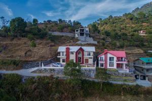 StayVista at Lake Trails with Lawn, Balcony & Lake View