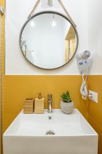 Industrial-Style Apartment Next To Vatican Metro