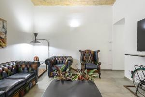 Industrial-Style Apartment Next To Vatican Metro