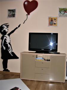 Jugoslowianska "Banksy" Apartment