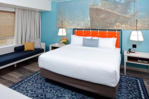 Family Room with sofa bed room in Hotel Indigo Orange Beach - Gulf Shores an IHG Hotel