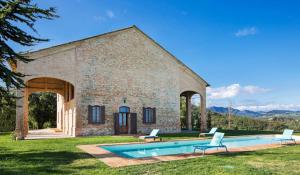 Vakantiehuis Tabiano Castello Villa Sleeps 17 with Pool Air Con and WiFi Tabiano Italië
