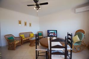 Carob By Algartur - 3 mins Downtown - Terrace