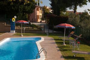Ferienhaus Montecarotto Villa Sleeps 12 with Pool and Air Con Montecarotto Italien