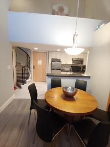 Tyndalstone Lodge 3 Bedroom in the Heart of Village North Whistler