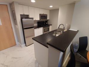 Tyndalstone Lodge 3 Bedroom in the Heart of Village North Whistler