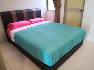 My Homestay N18 (14 pax) @ Golden Hills Night Market
