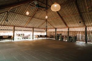 Baha Baha Villas West Sumbawa Yoyos - Free yoga class, gym daily Included for guest - Fast Wifi starlink