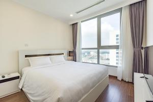 2 bedrooms apartment at Landmark Vinhomes Central Park